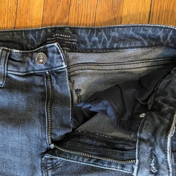 Dark Gray Zara Skinny Jeans with Frayed Hem in Size 6 - Picture 5 of 9